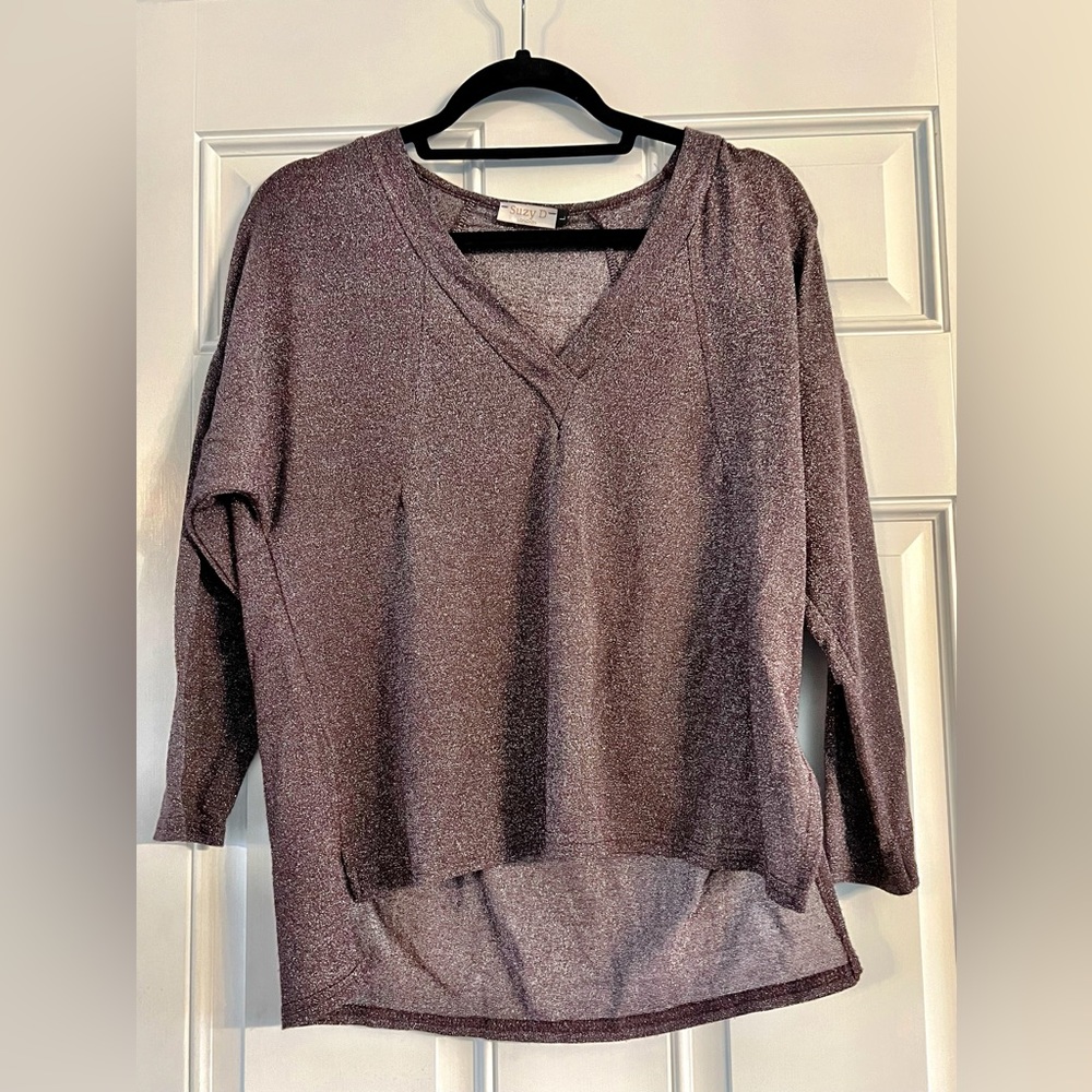 Suzy D London Lightweight top NWOT Rayon Blouse.  Long sleep NWOT
